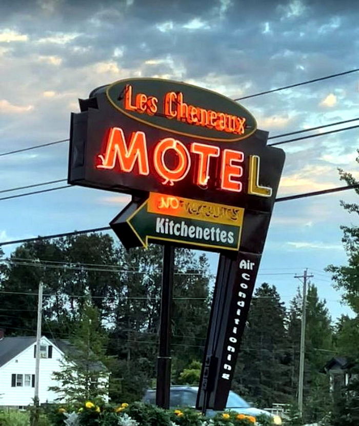 Les Cheneaux Motel (Richcreek Motel)